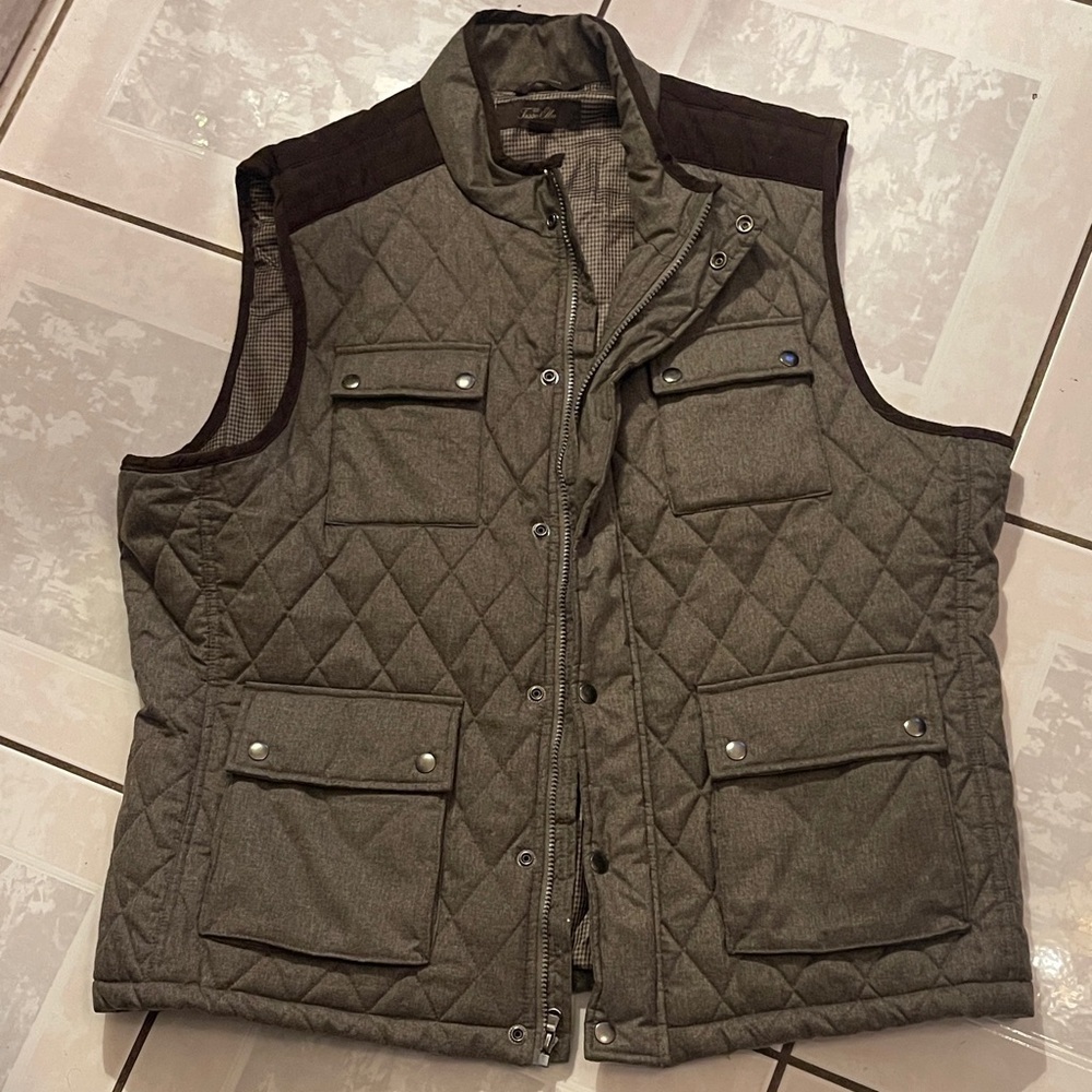 Tasso Elba Men's Quilted Vest in Gray and Brown